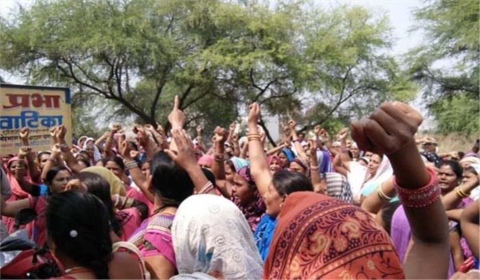 आंगनबाड़ी कार्यकर्ता, सहायिकाओं का आंदोलन, दूसरे दिवस भी जारी आंगनबाड़ी कार्यकर्ता, सहायिकाओं का आंदोलन, दूसरे दिवस भी जारी