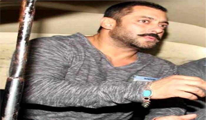 सलमान ने की ऑटो रिक्शा की सवारी सलमान ने की ऑटो रिक्शा की सवारी