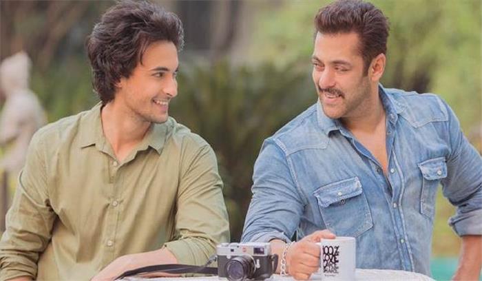 अर्पिता खान आयुष के फिल्म जगत में पदार्पण से उत्साहित