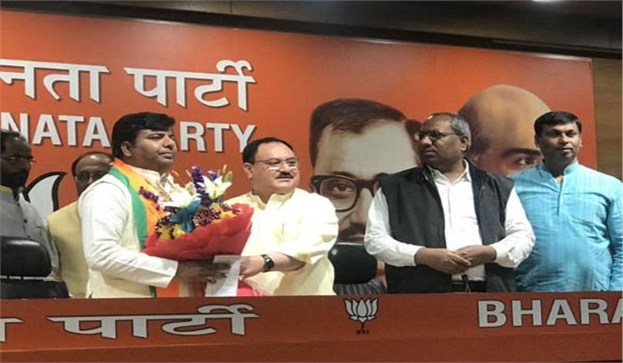 सपा सांसद प्रवीण निषाद भाजपा में हुए शामिल