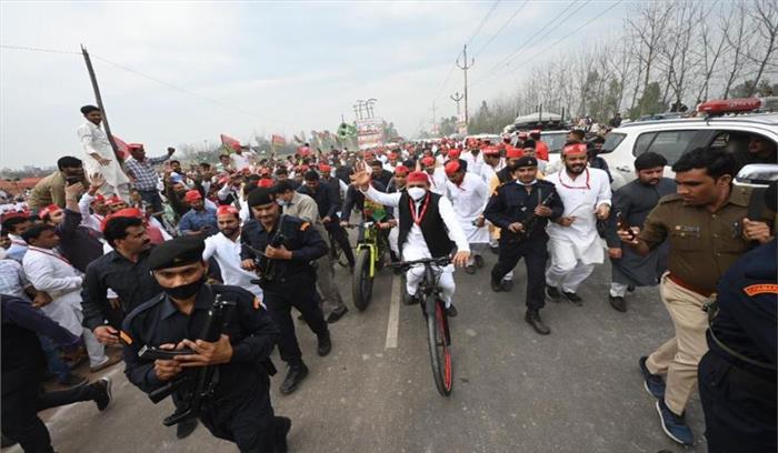 रामपुर से सपा प्रमुख अखिलेश यादव ने निकाली साइकिल यात्रा, आजम को लेकर कही ये बात