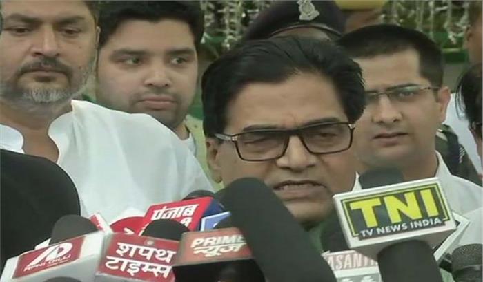 जितना समय ईवीएम ठीक करने में लगा, उतना समय मतदाताओं को दें: राजनीतिक पार्टियां