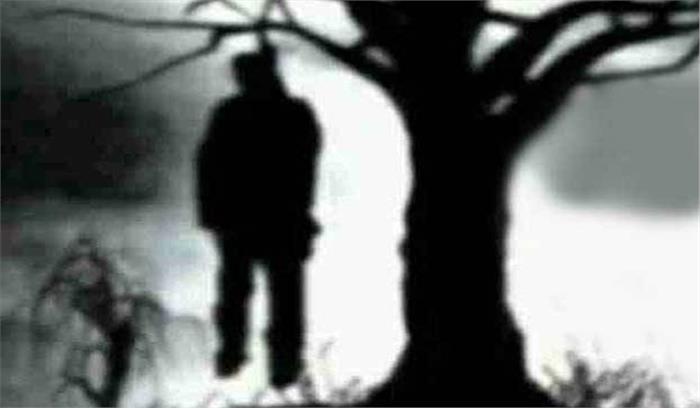 संभल से फरार कैदी के भाई का शव पेड़ से लटका मिला