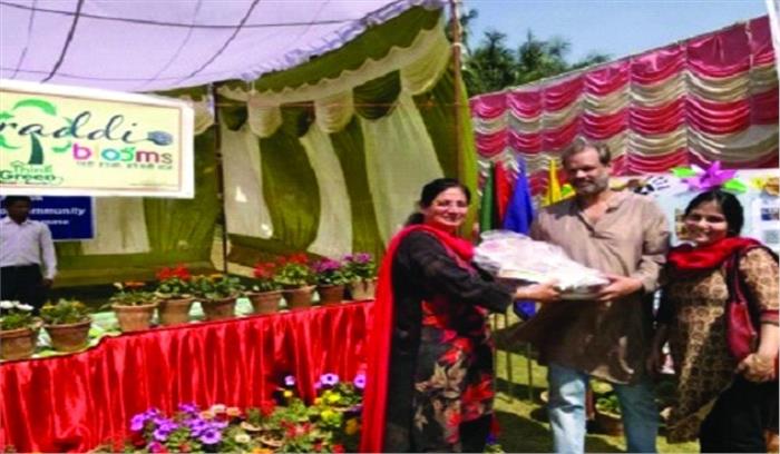 पुष्पोत्सव में रद्दी हटाओ, हरियाली लाओ में लोगों ने लिया हिस्सा 