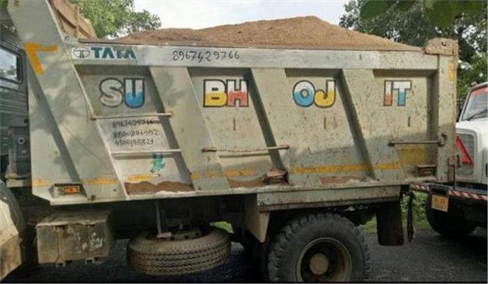 उप्र में बालू से लदे 50 ट्रकों को जब्त किया