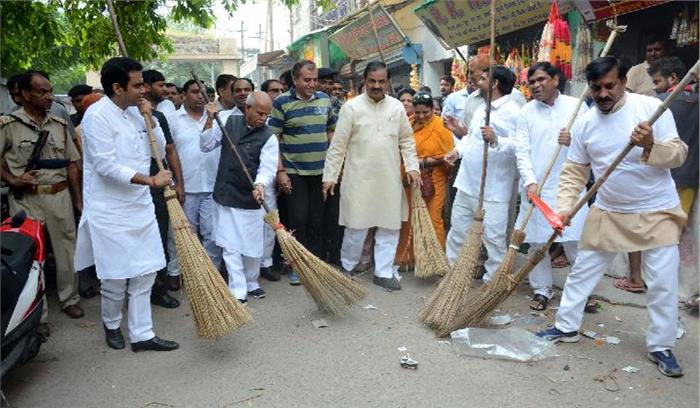 स्वच्छता की सेवा दिवस कार्यक्रम का आयोजन, साफ-सफाई कर दिया संदेश