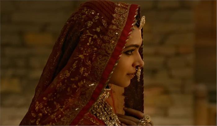 पद्मावती ने बढ़ाई पैडमैन व परी के निर्माताओं की चिंता