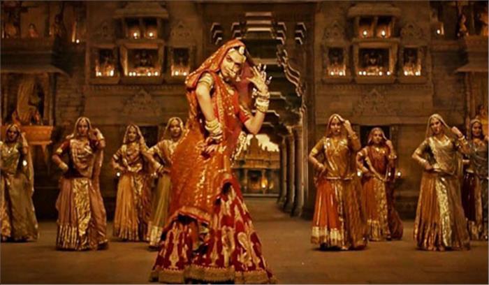 पद्मावत रिलीज पर महिलाओं ने आग में कूदने की धमकी दी