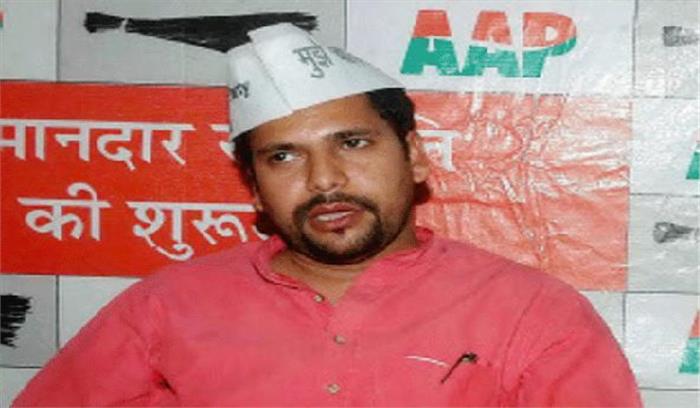 पुलिस ने शांति भंग के आरोप में संजीव झा को हिरासत में लिया