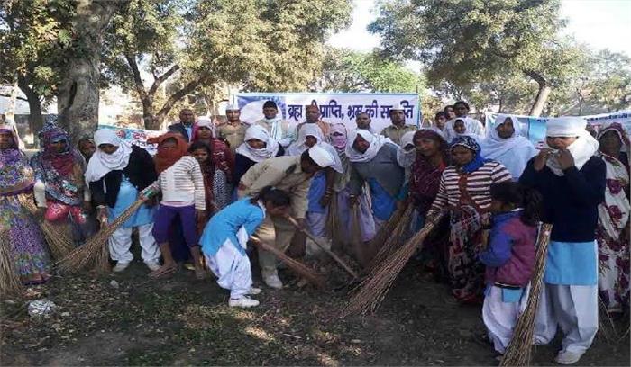 संत निरंकारी मिशन के सदस्यों ने चलाया सफाई अभियान