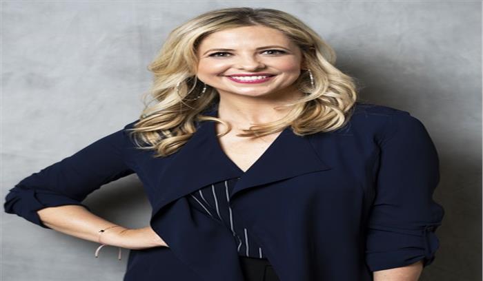 सारा मिशेल ने अपने बच्चों को परेशान करने को बालों में कलर किया