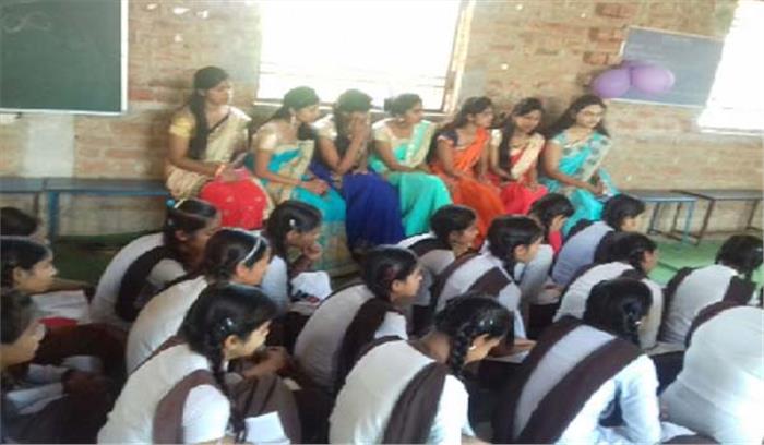 बारहवीं के बच्चों को दी गई भावभीनी विदाई