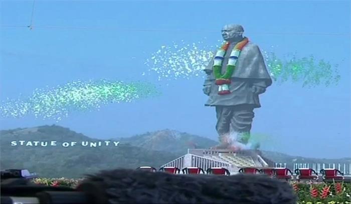 पीएम मोदी ने सरदार पटेल की प्रतिमा का अनावरण किया पीएम मोदी ने सरदार पटेल की प्रतिमा का अनावरण किया
