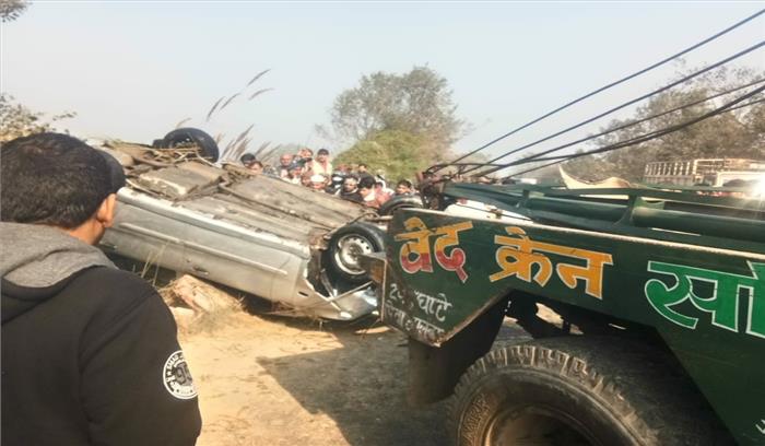 कार गंगनहर में गिरने से तीन की मौत, एक लापता कार गंगनहर में गिरने से तीन की मौत, एक लापता