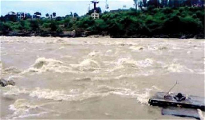 बस्ती में सरयू नदी के कटान से रिंग बांध पर खतरा बढ़ा