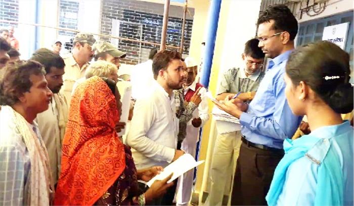 सरपंच पति ने प्रधानमंत्री आवास के लिए 10-10 हजार वसूले