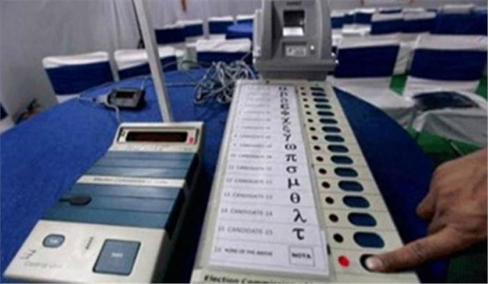 मध्यप्रदेश: स्ट्रांग रूम में बक्से ले जाने का वीडियो वायरल