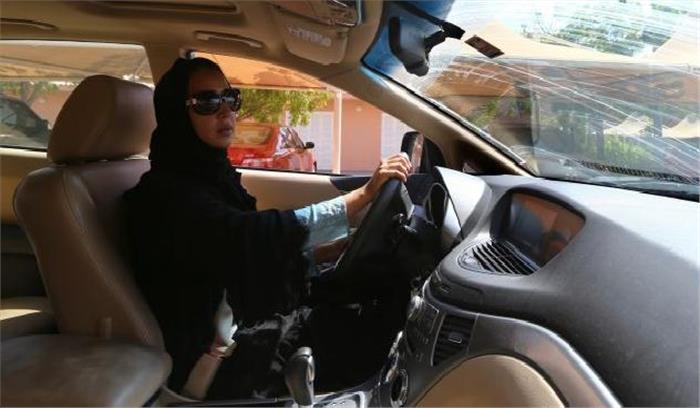 सऊदी अरब में महिलाओं को ड्राइविंग की मिली इजाजत
