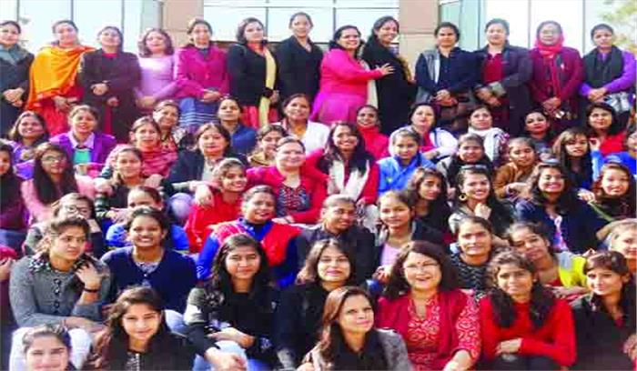 छात्रा मिलन समारोह में छात्राओं ने बांटे अपने अनुभव छात्रा मिलन समारोह में छात्राओं ने बांटे अपने अनुभव