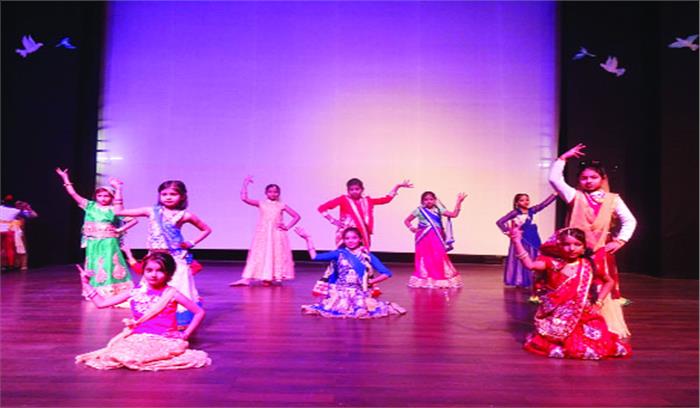 छात्राओं ने सांस्कृतिक कार्यक्रम से सभी को किया मुग्ध