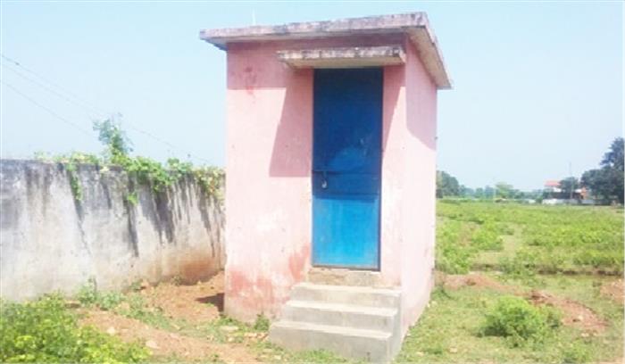 स्कूल में छात्र मध्यान्ह भोजन करने से कतरा रहे स्कूल में छात्र मध्यान्ह भोजन करने से कतरा रहे