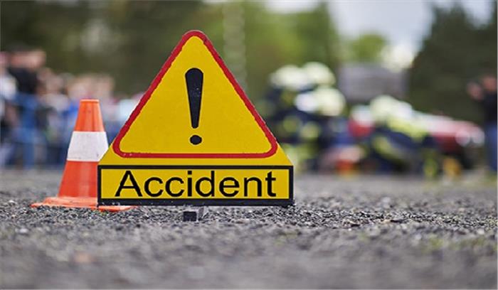  स्कूल वैन से कुचल कर 3 साल के बच्चे की मौत