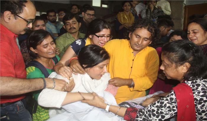 9वीं कक्षा की छात्रा ने की आत्महत्या, परिजनों ने स्कूल पर लगाया दबाव का आरोप