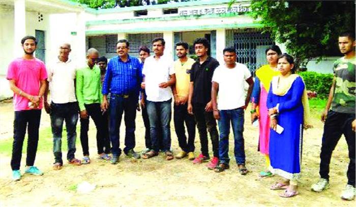 शिक्षक पर अश्लील विडियो दिखाने का आरोप