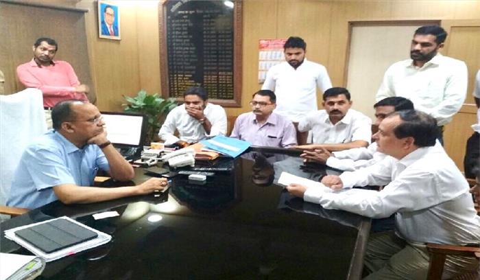 निजी स्कूलों के खिलाफ अभिभावक एकजुट