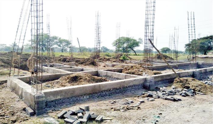 निर्माणाधीन स्कूल भवन की गुणवत्ता को लेकर शिकायत