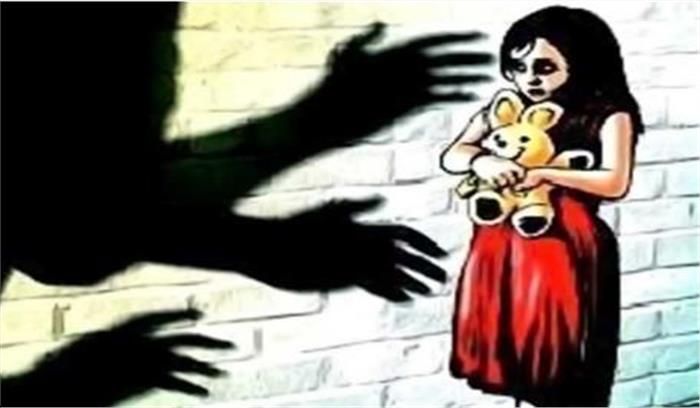 शिक्षक की अश्लील हरकत जांच में पहुंचे अधिकारी