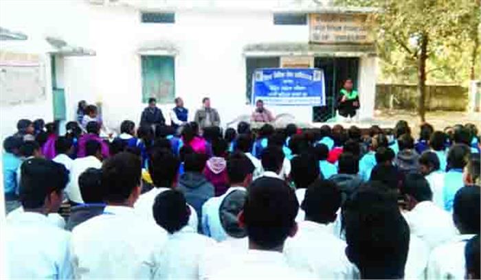 छात्रों को दी गई कानून की जानकारी