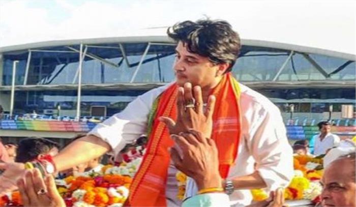 सिंधिया ने इशारों में दिया कमल नाथ सरकार की विदाई का संदेश