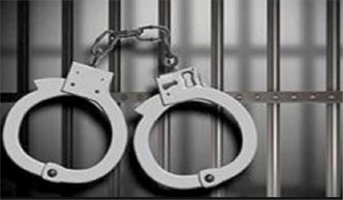 लड़कियों के साथ छेड़छाड़ के आरोप में  दो छात्र गिरफ्तार