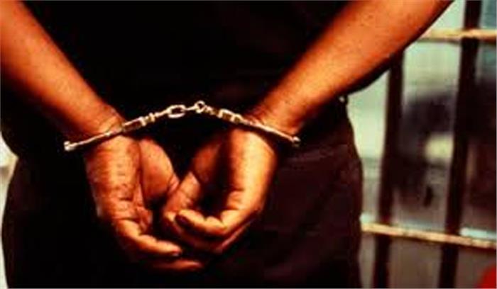 उप्र :भाजपा नेता के होटल में छापेमारी, 6 जुआरी गिरफ्तार