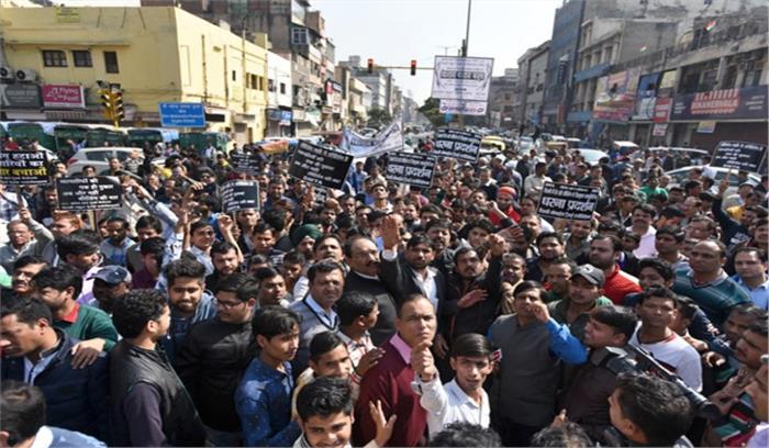 दिल्ली में सीलिंग के विरोध में व्यापारियों का महाबंद