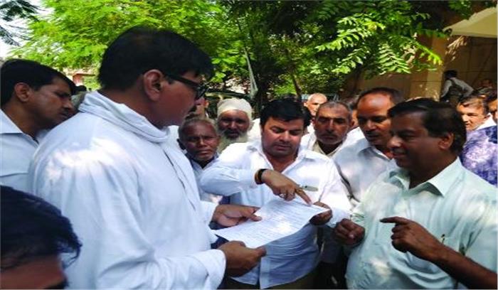 सेक्टर स्वर्ण नगरी की समस्या को लेकर जेवर विधायक से मिले 