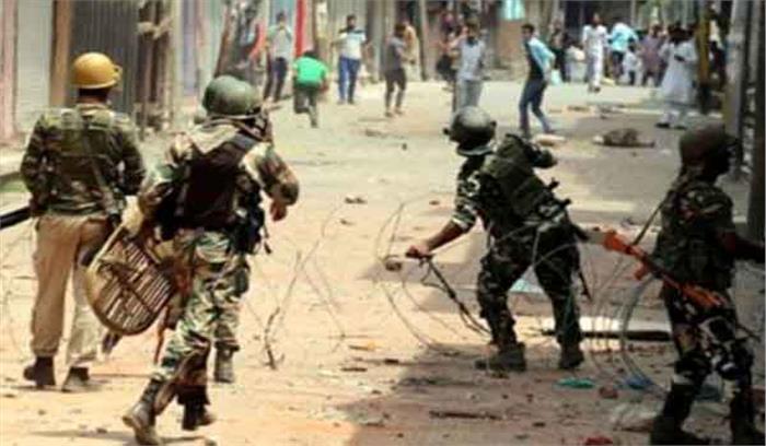 सुरक्षा बलों पर ग्रेनेड से हमला