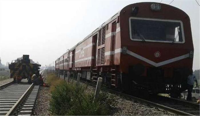 कश्मीर में सुरक्षा कारणों से रेल सेवा स्थगित
