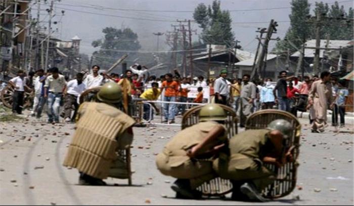 सुरक्षा बलों से झड़प में 1 की मौत 12 घायल : कश्मीर