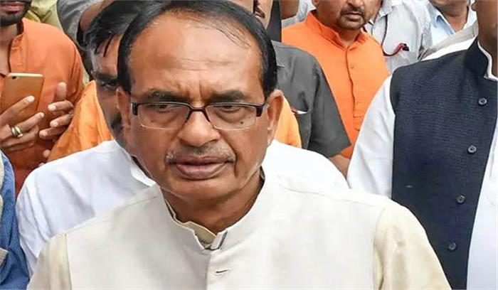 शिवराज ने जन अदालत लगा कलेक्टर को सौपा ज्ञापन