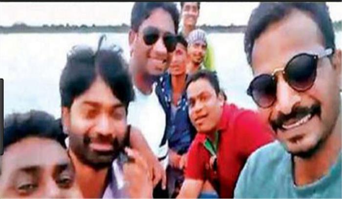 सेल्फी के कारण आठ की मौत