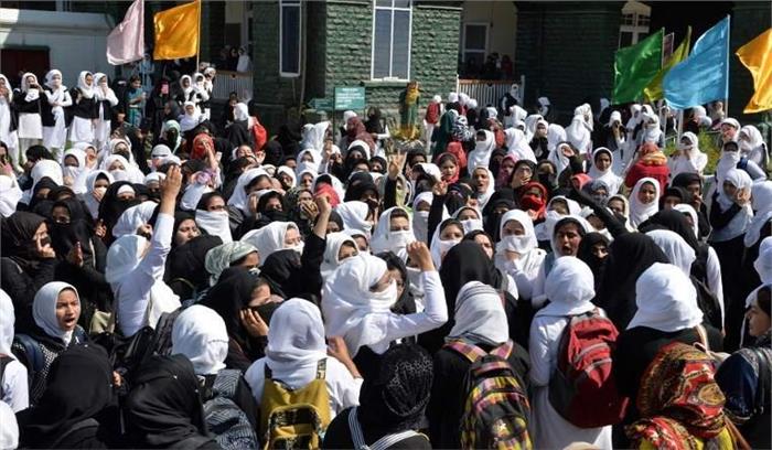 शिक्षण संस्थानों में प्रदर्शन की अपील के बाद कश्मीर में सभी शिक्षण संस्थान बंद