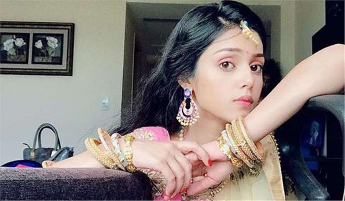 मल्लिका सिंह गुजरात में बच्चों को डांस सिखा रहीं मल्लिका सिंह गुजरात में बच्चों को डांस सिखा रहीं 