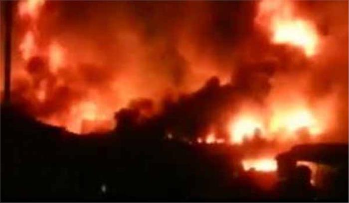 भानपुर खंती में भीषण आग लगने से शहर में धुंआ फैला