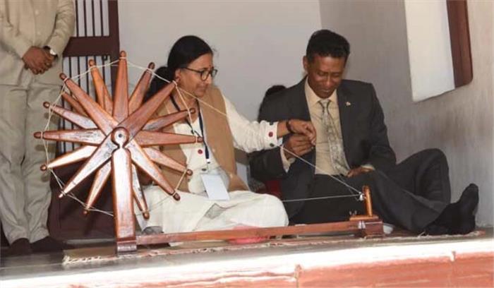 सेशल्स के राष्ट्रपति डैनी ने किया साबरमती आश्रम और आईआईएम का दौरा