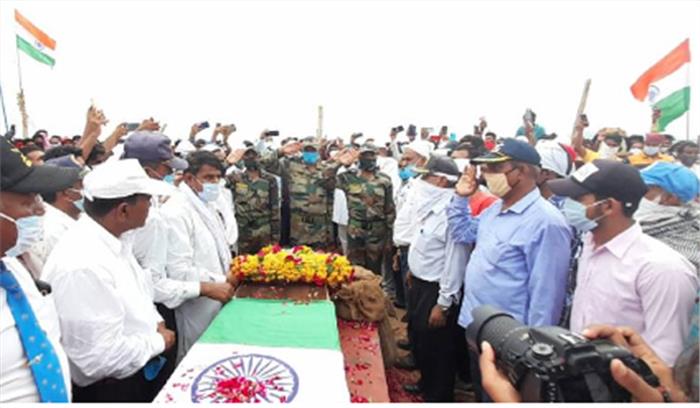 शहीद अब्दुल लतीफ की पार्थिव देह सुपुर्दे खाक की गई शहीद अब्दुल लतीफ की पार्थिव देह सुपुर्दे खाक की गई