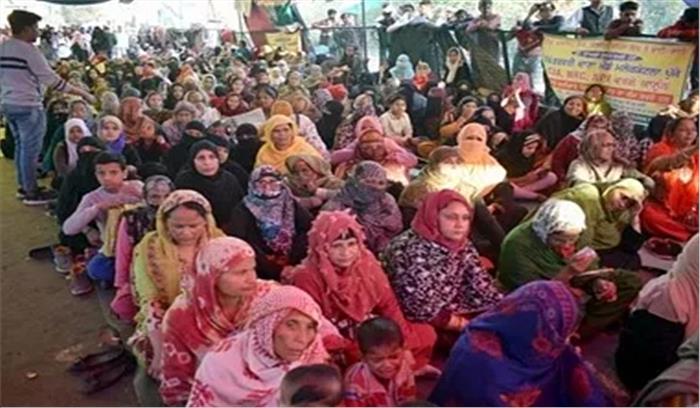 शाहीन बाग प्रदर्शन : चौथे दिन भी बेनतीजा रही बातचीत, वापस लौटीं वार्ताकार साधना शाहीन बाग प्रदर्शन : चौथे दिन भी बेनतीजा रही बातचीत, वापस लौटीं वार्ताकार साधना