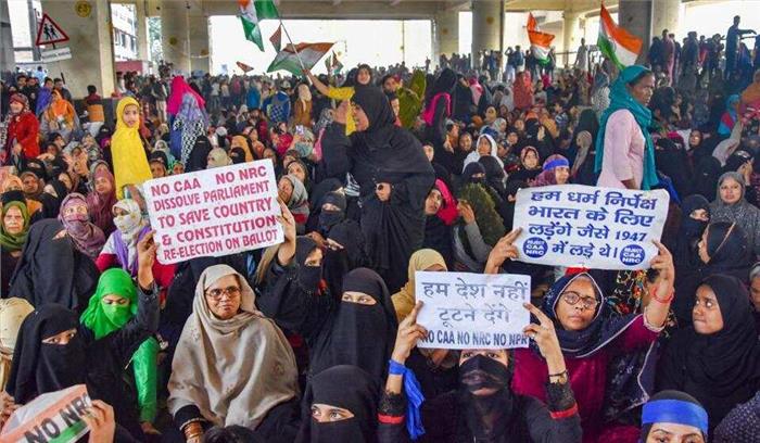 जाफराबाद मेट्रो स्टेशन के नीचे भी सीएए और एनआरसी को लेकर प्रदर्शन जाफराबाद मेट्रो स्टेशन के नीचे भी सीएए और एनआरसी को लेकर प्रदर्शन