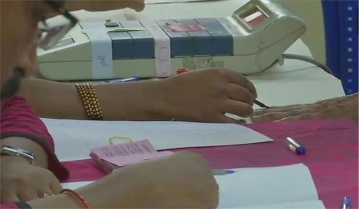 शाहकोट विधानसभा उपचुनाव के लिए मतदाता कर रहे हैं मतदान